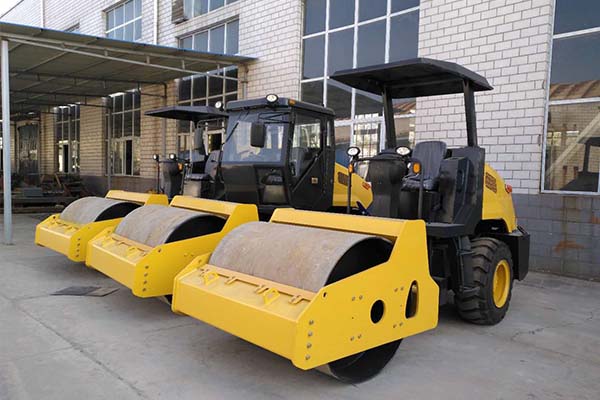 <a href='http://www.xaqiaobo.com' target='_blank'>壓路機</a>廠家 <a href='http://www.xaqiaobo.com' target='_blank'>壓路機</a>廠家