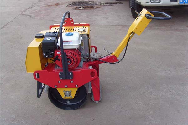 小型<a href='http://www.xaqiaobo.com' target='_blank'>壓路機</a> 小型<a href='http://www.xaqiaobo.com' target='_blank'>壓路機</a>