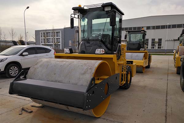 振動<a href='http://www.xaqiaobo.com' target='_blank'>壓路機</a>
